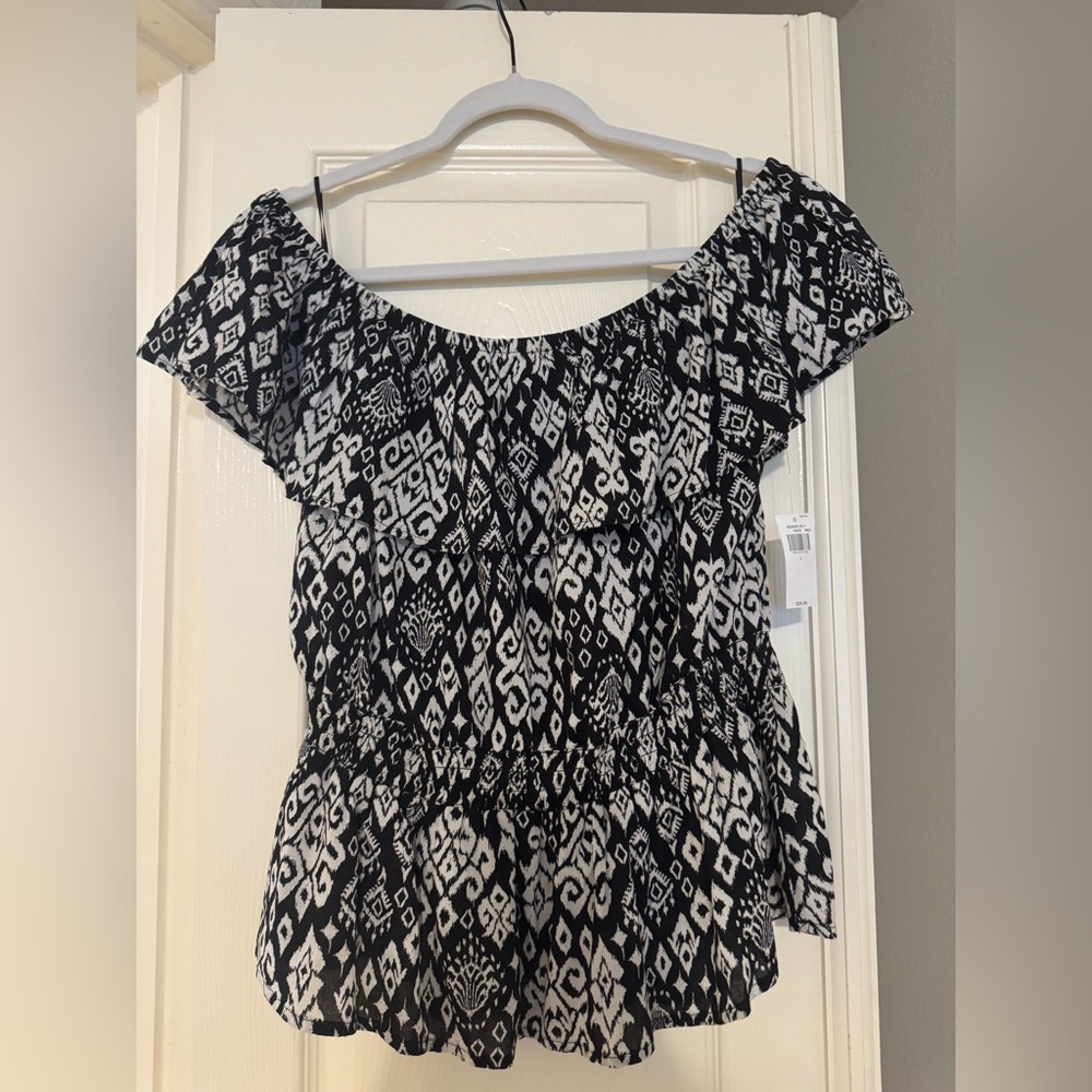 Old Navy Black and White Geometric Blouse